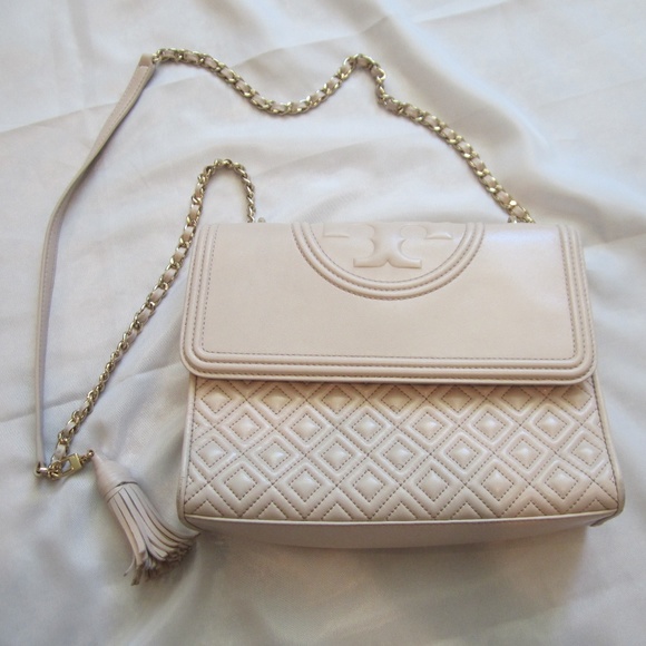 Tory Burch Handbags - Tory Burch Fleming Shoulder Bag Ivory Tassel Chain